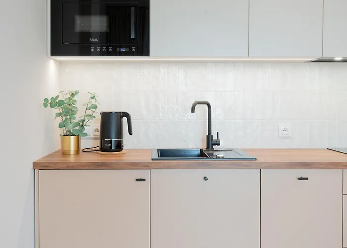 Rose Ursynow King Bed Terrace *