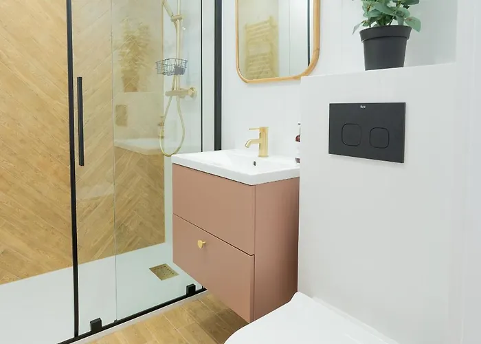 Rose Ursynow King Bed Terrace